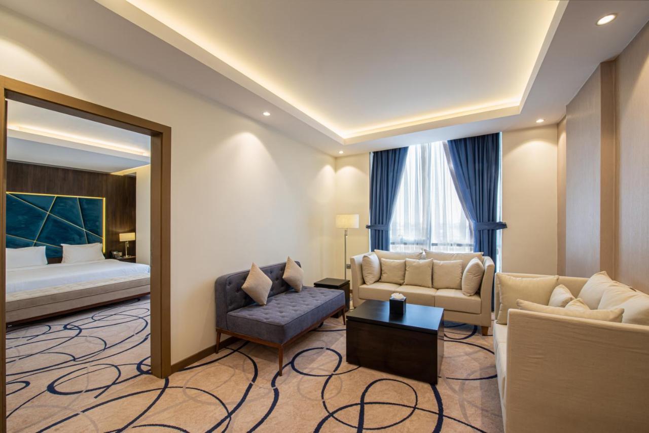 Warwick Riyadh Al Wezarat 外观 照片