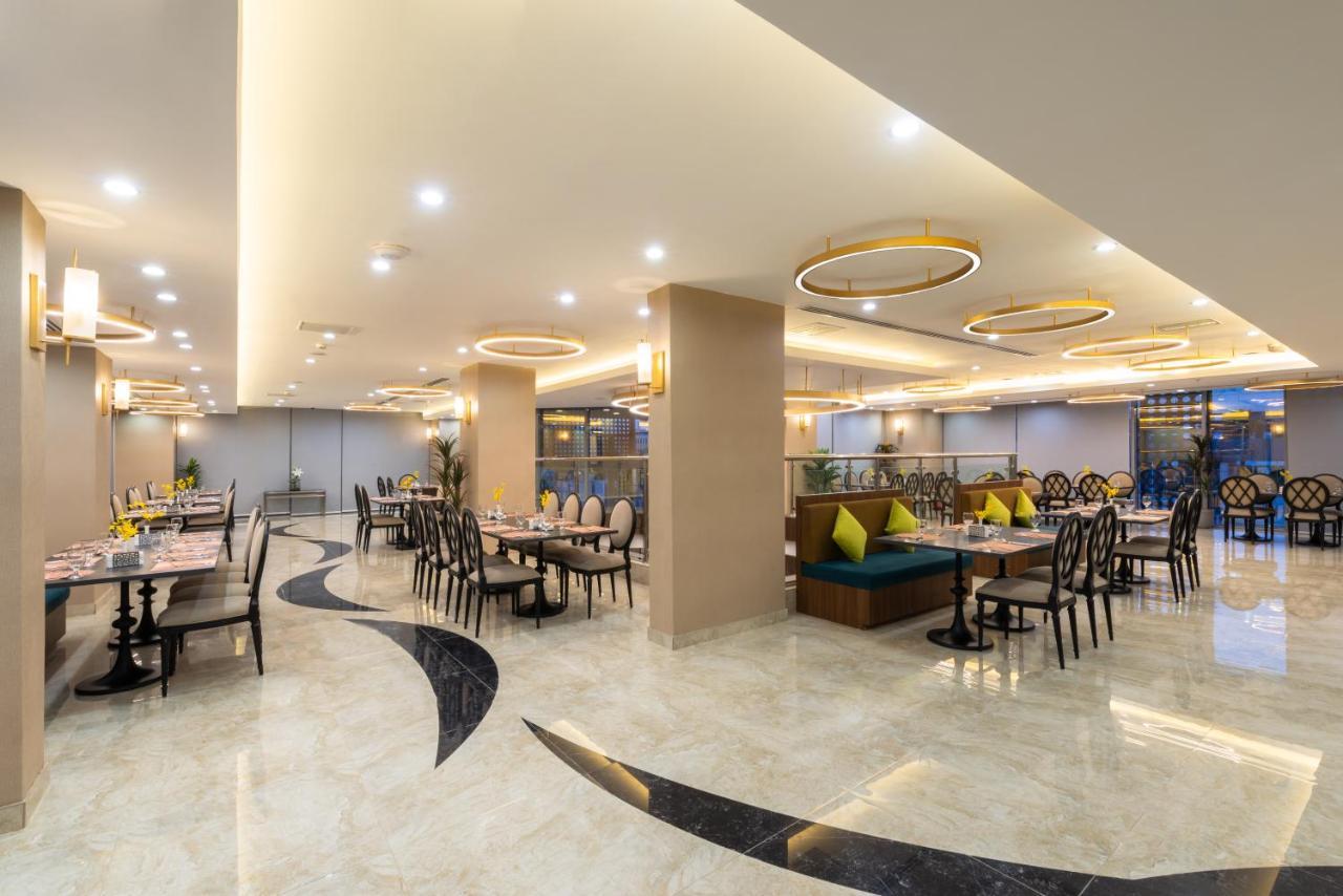 Warwick Riyadh Al Wezarat 外观 照片
